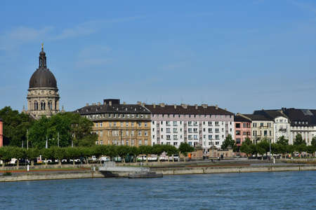 Mainz; Germany- August 11 2021: the city seen from the Rhineのeditorial素材
