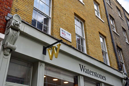 London; England - October 21 2021: the Covent Garden districtのeditorial素材