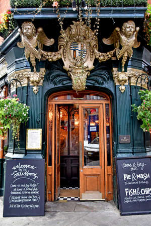 London; England - October 21 2021: the Covent Garden districtのeditorial素材