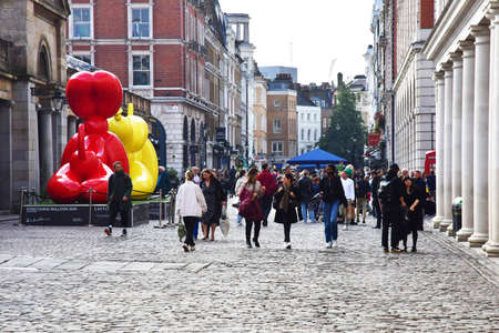 London; England - October 21 2021: the Covent Garden districtのeditorial素材