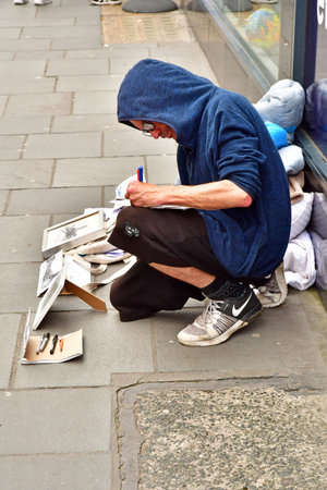 Bath; England - May 30 2024: artist in the picturesque city centerのeditorial素材