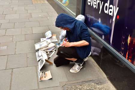 Bath; England - May 30 2024: artist in the picturesque city centerのeditorial素材