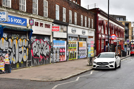 London, England - December 15 2023: abandoned shop in the Belsize park districtのeditorial素材