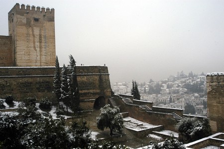 View of Alhambra with snow in Granadaのeditorial素材
