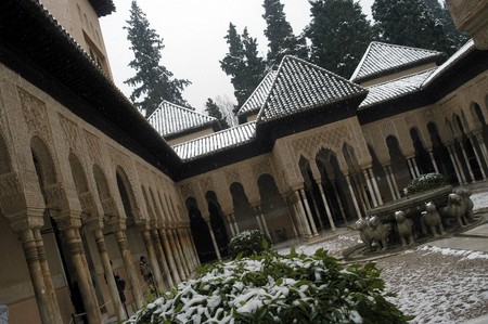 Courtyard of the lions i Alhambra of Granadaのeditorial素材