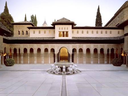 courtyard of the lions of the Alhambra in Granada. - 26-10-2011のeditorial素材