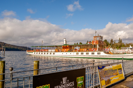 windermere steamer tern on bowness bayのeditorial素材