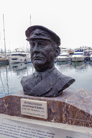 1st april 2019 bust of hero of the Spanish Civil War - Archibald Dixonのeditorial素材