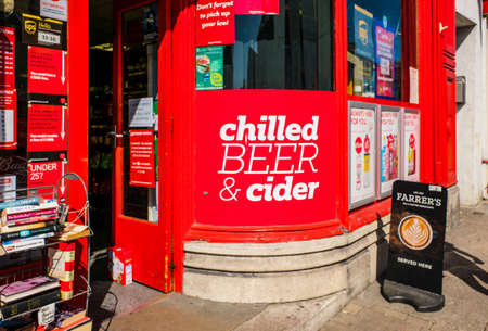 Kednal UK 28 May 2020 A 'Bargain Booze' off-licence shop In Kendalのeditorial素材
