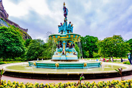 Edinburgh Scotland 7th august 2020 Ross Fountain with Edinburgh Castle in West Princes Street Gardensのeditorial素材