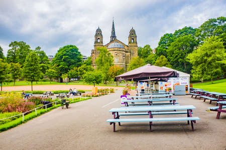 Cafe and seating in the beautiul Princes Street Edinburghのeditorial素材