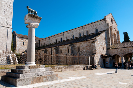 Roman wof statue and Basilica di Aquileia in Italyのeditorial素材