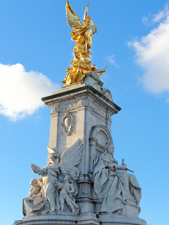 LONDON, FEBRUARY 04: Monument of Victoria Memorial. UK 2017.のeditorial素材