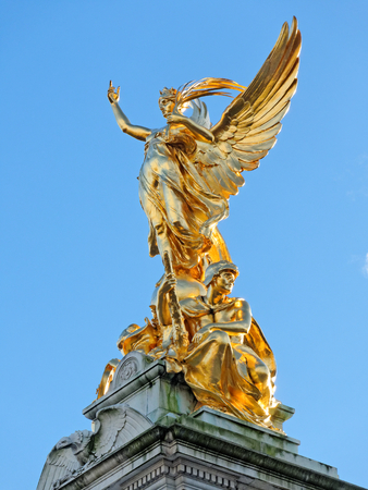 LONDON, FEBRUARY 04: Monument of Victoria Memorial in London. UK 2017.のeditorial素材