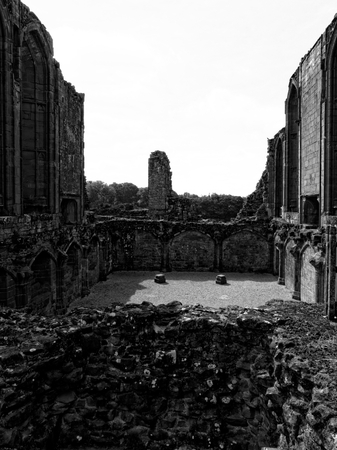 KENILWORTH, AUGUST 06: Kenilworth Castle, UK 2018.The black and white photography of the Gaunt's 14th-century great hall.のeditorial素材