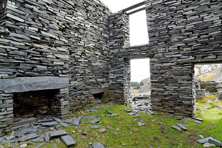 Ruins of a stone house on the Cwmorthin Waterfall trail in the mountains of Snowdonia National Park, Wales.wの写真素材