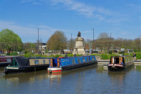 Long boats for navigation in the narrow English canals in Stratford-upon-Avon, April 24, UK 2021のeditorial素材