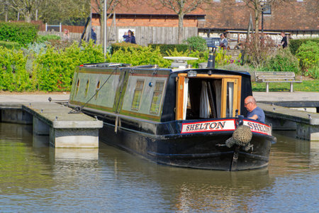 Long boats for navigation in the narrow English canals in Stratford-upon-Avon, April 24, UK 2021のeditorial素材
