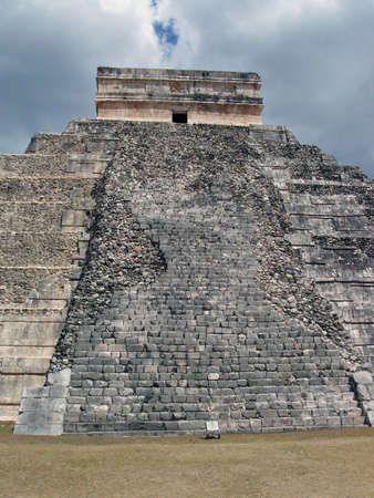 Temple of Kukulcan, Chichen Itza - Mexicoのeditorial素材