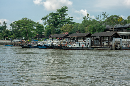 Sunny day showing tourboats to Palua Ubin at Changi harbor from Changi Beach Parkのeditorial素材