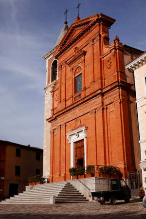 Pennabilli: vista del Duomo di Pennabilli dalla Piazza. Conosciuto come cattedrale di San Leoneのeditorial素材