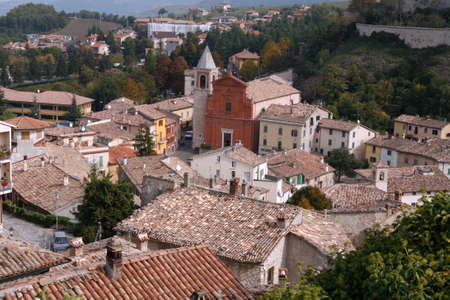 Pennabilli: vista del paese e della chiesa di San Leone dalle mura di Pennaのeditorial素材