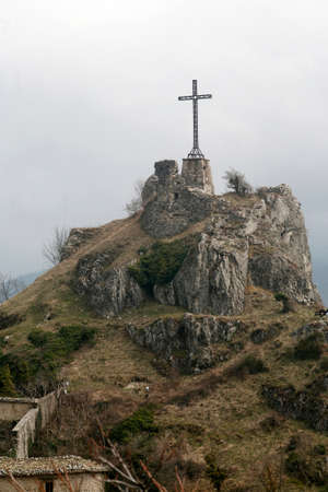 Pennabilli: Vista del castello di Billi dalle mura di Pennaのeditorial素材