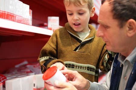 senior with child choices in supermarketの写真素材