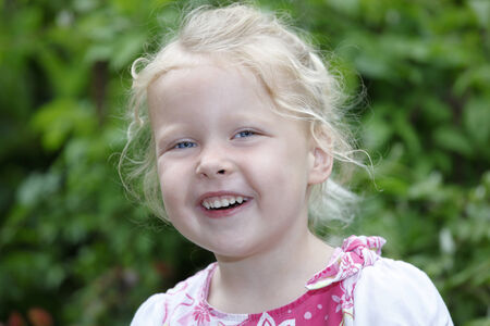 Portrait of a smiling young girl outdoorsの写真素材