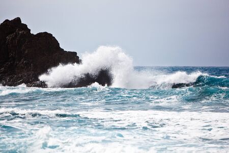 ocean wild beach rocksの写真素材