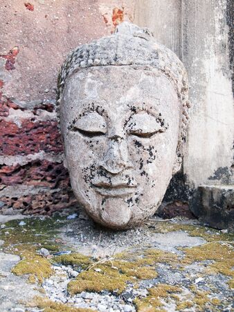 Buddha head is brokenの写真素材