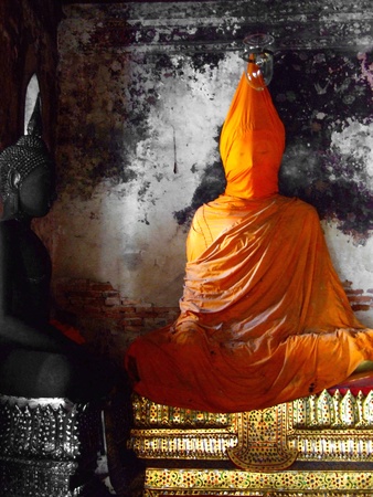 Buddha image covered with a cloth While being repaired の写真素材