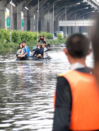 BANGKOK, THAILAND - OCTOBER 22 : Thai flood hits Central of Thailand, higher water levels expected, during the worst flooding in decades on October 22,2011 Bangkok, Thailand.のeditorial素材