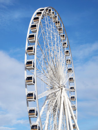 BANGKOK - September 21:Big Ferris Wheel at ASIATIQUE The Riverfront Factory District on September 21,2013 in Bangkok,Thailand.Ov er 500 fashion boutiques housed in Factory District of Asiatique The Riverfront.のeditorial素材