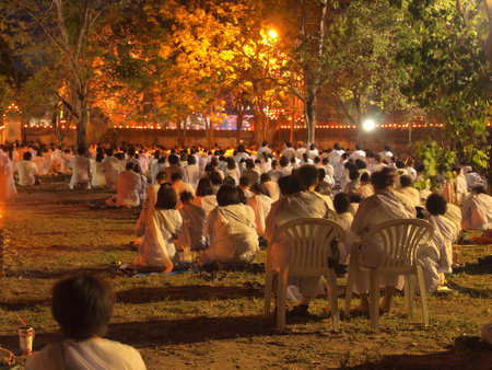 Ayutthaya, Thailand - May 13, 2014:  Visakha Bucha Day.These votary agreed together in the rituals, prayers and meditate on Buddhist holy days at Wat Mahaeyong temple.のeditorial素材