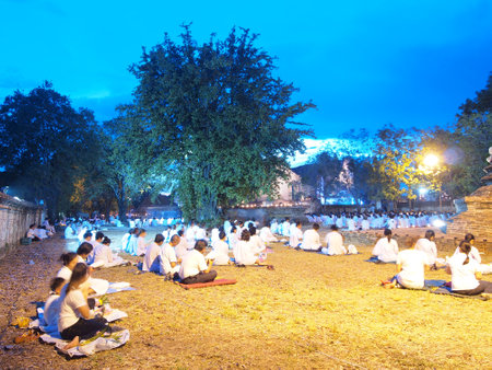 Ayutthaya, Thailand - May 13, 2014:  Visakha Bucha Day.These votary agreed together in the rituals, prayers and meditate on Buddhist holy days at Wat Mahaeyong temple.のeditorial素材