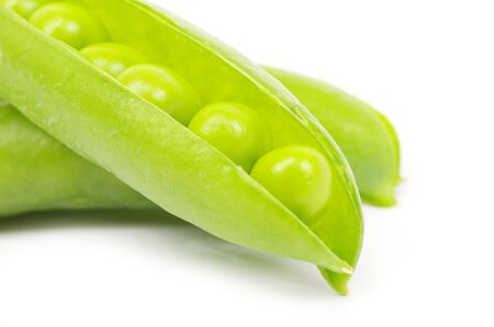 green peas vegetable closeup isolated on whiteの写真素材