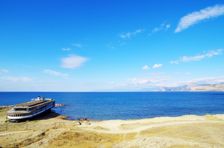 sea under a blue skyのeditorial素材