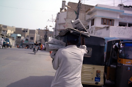 PAKISTAN_KARACHI_ Male selling Pakistani dailies newspaper 18 April 2012  
のeditorial素材