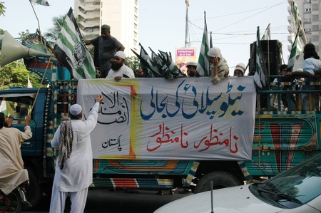 PAKISTAN_KARACHI_Supporter of Defence council of Pakistan staged protest rally aginst Nato supply from Pakistan to Afganistan for natos, 20 Aparil 2012   のeditorial素材
