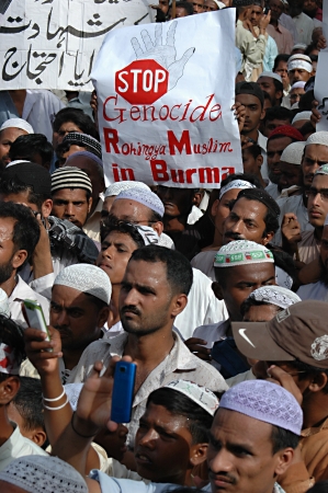 PAKISTAN_KARACHI_ Supporters of Jameit Uelma Ilam and other religious parties come in thousnds and...