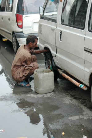 KARACHI/PAKISTAN_Pakistani male maunally washing was  hard working Pakistan man 13 August 2012          のeditorial素材