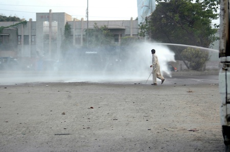 KARACHI/PAKISTAN_  Protest against anti islam film made in USA ,anti United states and Ilsreal demonstration arragned by Mujlis wahadet Muslimeen Aamamia student organisations and supporters at USA consulatate in Karachi on 16 Sept. 2012      のeditorial素材