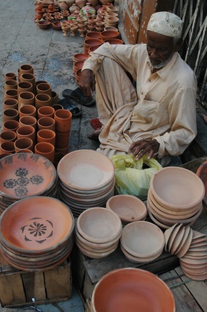 KARACHI/PAKISTAN_  Pakisani eldlery male selling  Pottery mug made clay 31 Oct 2012       のeditorial素材