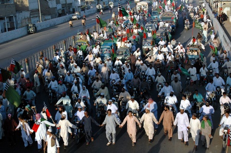 KARACHI/PAKISTAN_ Pakistani during religious rally to commerorate the martyrdom om Omer tdaoy today on 16 Nov. 2012          (Photo by  Ilyas J. Dean / Pak Images)のeditorial素材
