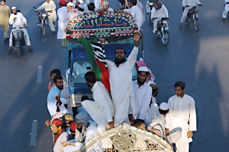 KARACHI/PAKISTAN_ Pakistani during religious rally to commerorate the martyrdom om Omer farook tdaoy today on 16 Nov. 2012          (Photo by  Ilyas J. Dean / Pak Images)のeditorial素材