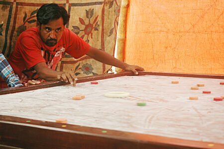 Karachi /Pakistan-Male playing kiramboard games today on          03 July 2014のeditorial素材