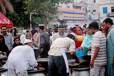 Karachi /Pakistan - BIlkees Edhi Lunger is wife of Edh and distribute free food during Ramadan this food is free with donation collected by people and for the people Free Food distribution center, 04 July 2014のeditorial素材