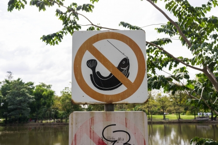 no fishing sign in bangkok public parkの写真素材