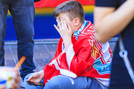 Liverpool fan cries after defeating his teamのeditorial素材